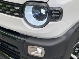 【LEDヘッドライト】悪天候や夜間走行時も良好な視界を確保し安心して運転できる高輝度LEDヘッドライトを装備!点灯速度が早く、消費電力も抑えられています。