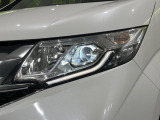 【LEDヘッドライト】悪天候や夜間走行時も良好な視界を確保し安心して運転できる高輝度LEDヘッドライトを装備!点灯速度が早く、消費電力も抑えられています。