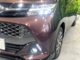 【LEDヘッドライト】悪天候や夜間走行時も良好な視界を確保し安心して運転できる高輝度LEDヘッドライトを装備!点灯速度が早く、消費電力も抑えられています。
