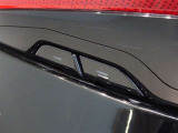 パワーバックドアを装備しています。開閉スイッチは車両側面両側に配置、後ずさりすることなく開閉できます。