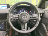 インテリアに合わせたデザインのステアリングは、運転される方のことも考え、運転しやすい形状、大きさです。是非一度、実際に触ってお確かめください。