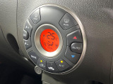 【オートエアコン】一度お好みの温度に設定すれば、車内の温度を検知し風量や温度を自動で調整。暑い&hellip;寒い&hellip;と何度もスイッチ操作をする必要はありません。快適な車内空間には必須の機能ですね♪