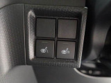 【シートヒーター】運転席と助手席をそれぞれ独立して操作できるため、座る人と室内温度にあわせた快適なシート温度が得られます♪