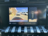 バックカメラ付き。右側は後退していくと周りが見えます。