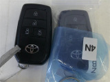 見えないところまで徹底洗浄! 「まるごとクリーニング」施工済み。 室内の汚れもニオイも、くまなく洗浄・除菌・消臭! ボディやタイヤ、エンジンルームもすみずみまで美しく仕上げます。