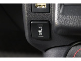 運転席と助手席には寒い日の肩や腰、冷えやすい下肢を温めてくれるシートヒーターが付いております!