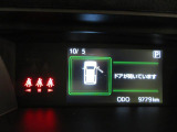 たとえばダイハツのお店にある、たくさんのスマアシ搭載車は、正常に作動する事をしっかり確認します。