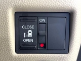 【パワースライドドア】スマートキーや運転席のスイッチでスライドドアの開閉が可能♪電動だから力を入れてドアを開ける必要が無く、小さいお子様でも、重い荷物を持っている時もラクに開け閉めできます♪