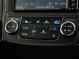 車内を快適に、オートエアコンを装備しています。