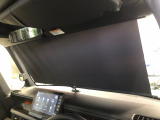 【サンシェード内蔵大型ルーフコンソール】サンシェードと収納がセットになった、便利なルーフコンソールがついています!