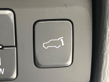 【パワーバックドア】スマートキーや運転席のボタンを押すだけでリアゲートが自動で開閉します!荷物を持っている時や、高い位置にあるバックドアを閉める際に便利な機能です♪