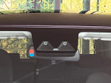 【スマートアシスト】走行中に前方の車両等を認識し、衝突しそうな時は警報とブレーキで衝突回避と被害軽減をアシスト。より安全にドライブをお楽しみいただけます。