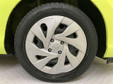 ホイルカバー付きです。タイヤサイズ185/60R15