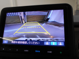 ガイド線表示機能付きのバックカメラで、バックでの車庫入れも安心です。