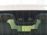 安全装備(現行)スマートアシスト付です。毎日の運転で感じる不安や緊張を減らしヒヤッとするシーンの回避をサポートします。みんなに安全・安心を。