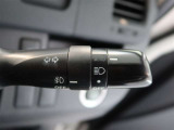 周囲が暗くなると自動でヘッドライトを点灯するオートライト機能付き。周囲が明るくなると自動で消灯します。