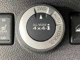 【オールモード4&times;4】2WD/4WDモードを手軽に切り替え可能。燃費重視の2WD、スタック時に役立つLOCK、AUTOモードでは4WDの配分を自動で調整し、路面状況を問わず安定した走りをサポート。