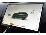 PHEVの車両にはモニターで充電状況や電池残量なども確認が可能です。
