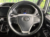 【純正革巻きステアリング】上質な革を使用することで、手にしっかり馴染みとても運転しやすいハンドルです♪