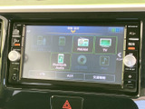 FM・AMラジオやテレビ、Bluetooth Audioなど、画面から選べるメニューを備えています。聴きたい音源に合わせて選択でき、日々の移動中もお好みの音楽やラジオを楽しむ際に便利です。