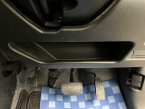 【運転席アンダートレー】タオル等置くのに便利