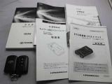 取説・メンテナンスノート・スマートキーの3点セットです。