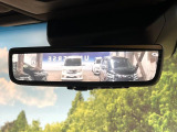 【デジタルインナーミラー】後席の大きな荷物や同乗者で後方が確認しづらい時でも安心!カメラが撮影した車両後方の映像をルームミラー内に表示。クリアな視界で状況の確認が可能です!