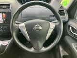手元にスイッチが備わり、運転姿勢を大きく変えずに必要な操作へアクセスしやすい構成です。メーターや周辺の表示も見渡しやすく、毎日の運転で扱いやすさを感じられます。