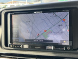 現在地周辺の道路や施設を画面上で確認でき、目的地までのルート確認をサポート。地図情報を見ながら行き先を検討できるので、初めての場所へ向かう際にも便利にお使いいただけます。