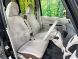 運転席シート廻りは使用感も少なく、良好な状態となっています。前オーナー様が丁寧に使っていたことがよくわかりますね。