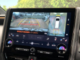 【パノラミックビューモニター】専用のカメラにより、上から見下ろしたような視点で360度クルマの周囲を確認することができます☆死角部分も確認しやすく、狭い場所での切り返しや駐車もスムーズに行えます。