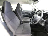 ゆったり室内で運転もしやすいです♪使い勝手の良い配置も考えられています!!