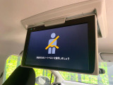 【フリップダウンモニター】大画面モニターで後席でもエンタメをお楽しみいただけます。小さなお子様にも大人気の装備です♪