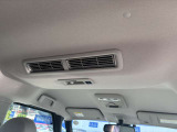 【リアシーリングファン】後席へ空気を循環させて、快適な室温を保つことができます!夏場に暑くなりがちな後部座席でも、快適にお過ごし頂けますよ!