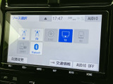 ラジオやテレビ、Bluetoothなどの音源が一覧で表示され、使いたい項目を画面から選べます。ソースの切り替えが分かりやすく、日常の音楽再生にも便利です。