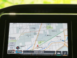 地図画面には現在地周辺の道路や地名が表示され、目的地までのルート確認に役立ちます。画面上にメニュー表示もあり、日々のお出かけや初めての場所への移動をサポートします。