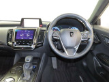整然と纏められた操作性の良いスイッチ類。