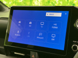 FM・AMやBluetooth、USBなど選択できる項目が画面に並び、聴きたい音源を確認しやすい構成です。テレビや後席向けの項目も表示され、用途に合わせて選びやすくなっています。