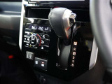 CVT(無段変速)のオートマチックです。インパネシフトがとても使い易く足元がスッキリするので、空間が広く使えますね♪