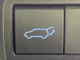 【パワーバックドア】スマートキーや運転席のボタンを押すだけでリアゲートが自動で開閉します!荷物を持っている時や、高い位置にあるバックドアを閉める際に便利な機能です♪