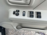 ゆったりと広い店内で、お車の悩みや各種相談を承ります。