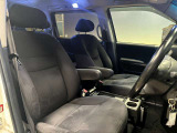運転席も広々としており運転しやすい環境を実現しています☆室内クリーニングも実施済みです。
