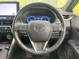 インテリアに合わせたデザインのステアリングは、運転される方のことも考え、運転しやすい形状、大きさです。是非一度、実際に触ってお確かめください。