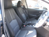 フィット感や長距離運転時の疲労軽減を考えた設計で、体をしっかり支えられる、安定した座り心地です。