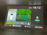 【アラウンドビューモニター】専用のカメラにより、上から見下ろしたような視点で360度クルマの周囲を確認することができます☆死角部分も確認しやすく、狭い場所での切り返しや駐車もスムーズに行えます。