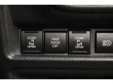 両側電動スライドドアはドアの直接操作以外にも運転席からのスイッチ操作やリモコン操作でも開閉が可能!狭い駐車場などでもドアの開閉が楽々・安心ですね!