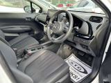 高いホールド性で運転姿勢が安定します。長距離ドライブでも疲れにくいのが魅力です。快適なドライビングライフをお送りください♪