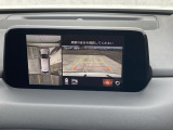 狭い場所での駐車やすれ違いなどでより的確な運転操作に役立つ360&deg;ビューモニターが装備されています。