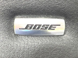 【BOSEサウンドシステム】メーカーオプションの高品位サウンドシステムを搭載。専用のチューニングが施された大小様々なスピーカーから良質なサウンドが奏でられ、臨場感あふれる音響空間を演出します。