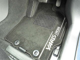 フロアマットも綺麗にクリーニングされています。